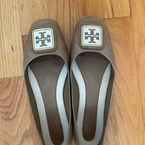 Tory Burch 7.5 Georgia Ballet Flats color is Almond